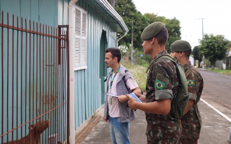 Militares auxiliam equipes do Projeto de PrevenÃ§Ã£o e Combate Ã  Dengue. Eduardo Nantal