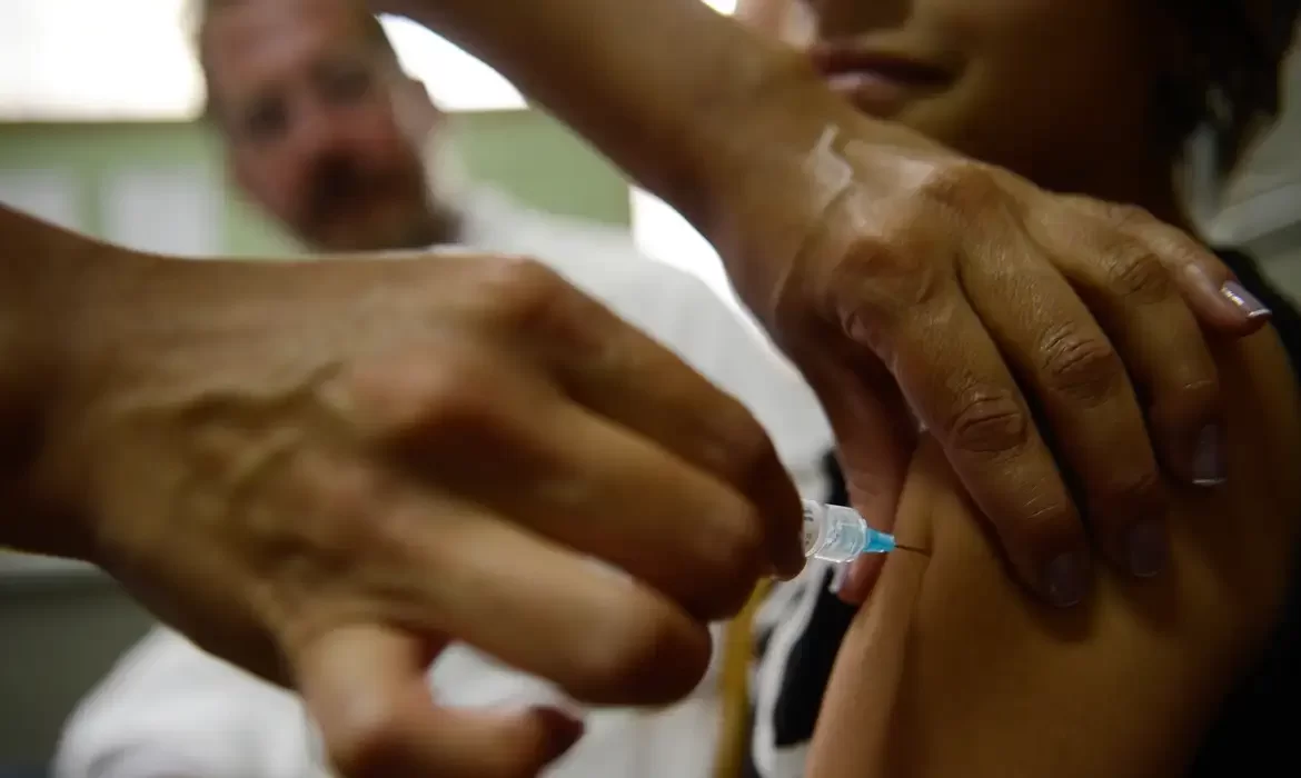HPV: Ministério da Saúde adota dose única contra a doença