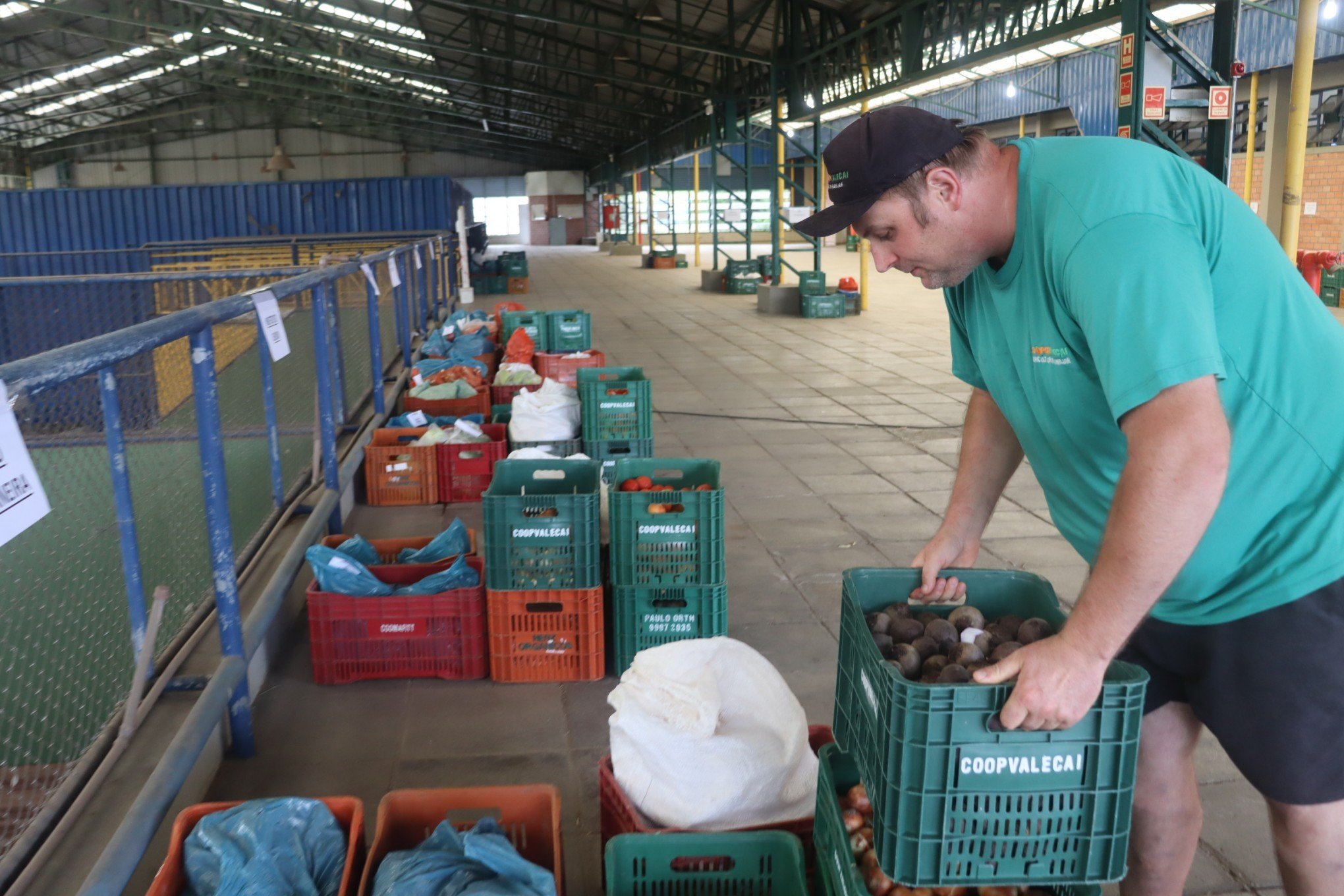 O produtor Paulo Orth foi um dos que entregou alimentos