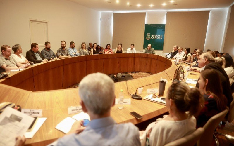Jairo Jorge reuniu o secretariado nesta quarta-feira | abc+