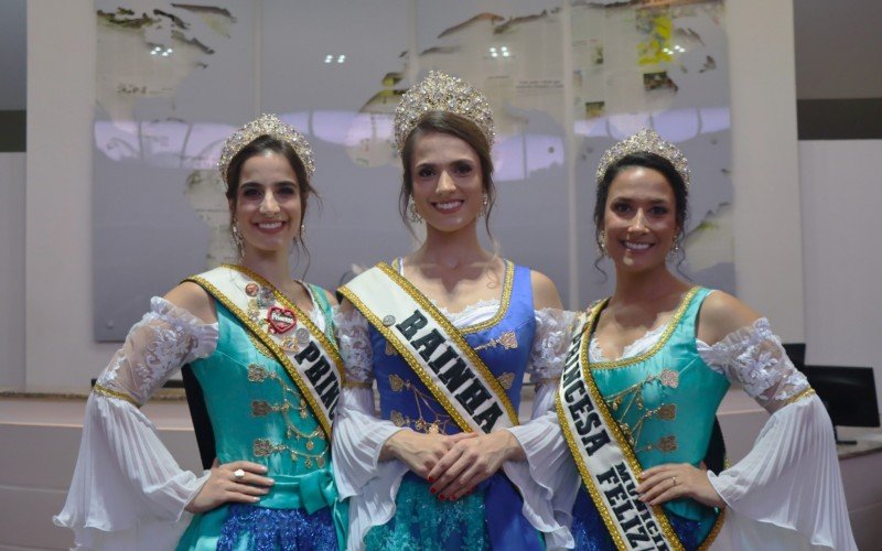 Priscilla (à esq.), Eduarda e Polyana divulgam evento | abc+