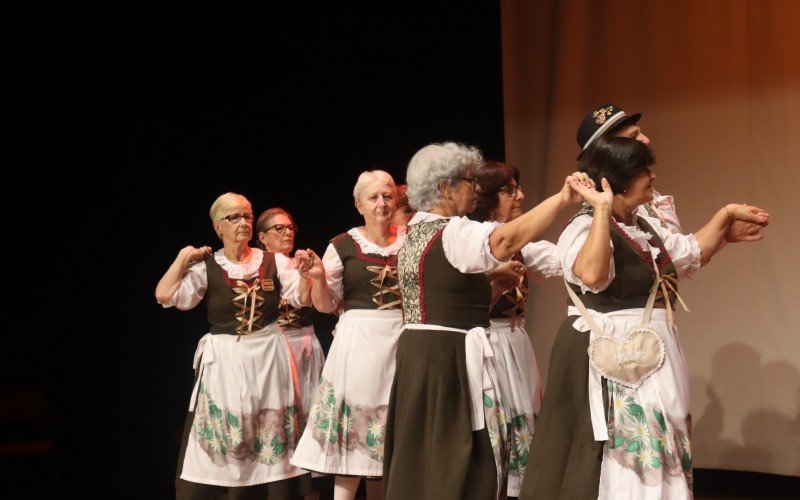 Lançamento do calendário contou com apresentação do grupo de dança Folclore Germânico da Sociedade Ginástica São Leopoldo