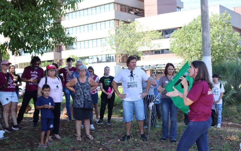 ManifestaÃ§Ã£o ocorreu em frente Ã  Prefeitura de NH