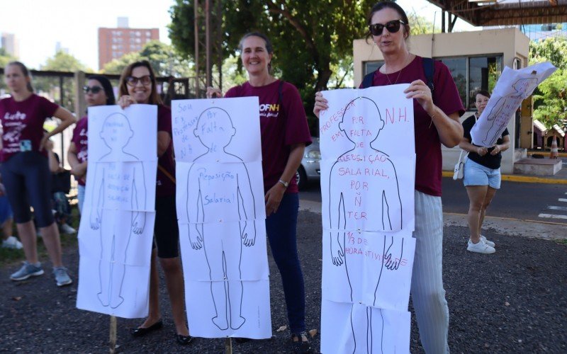 ManifestaÃ§Ã£o realizada em frente Ã  Prefeitura de Novo Hamburgo 