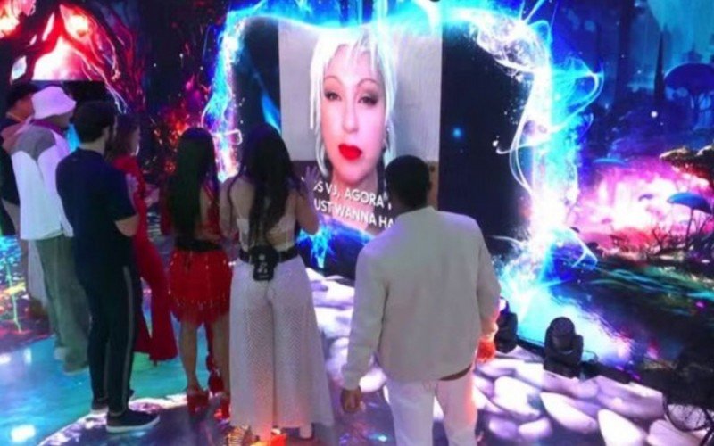 Cindy Lauper apareceu para parabenizar os brothers no BBB 24 | abc+