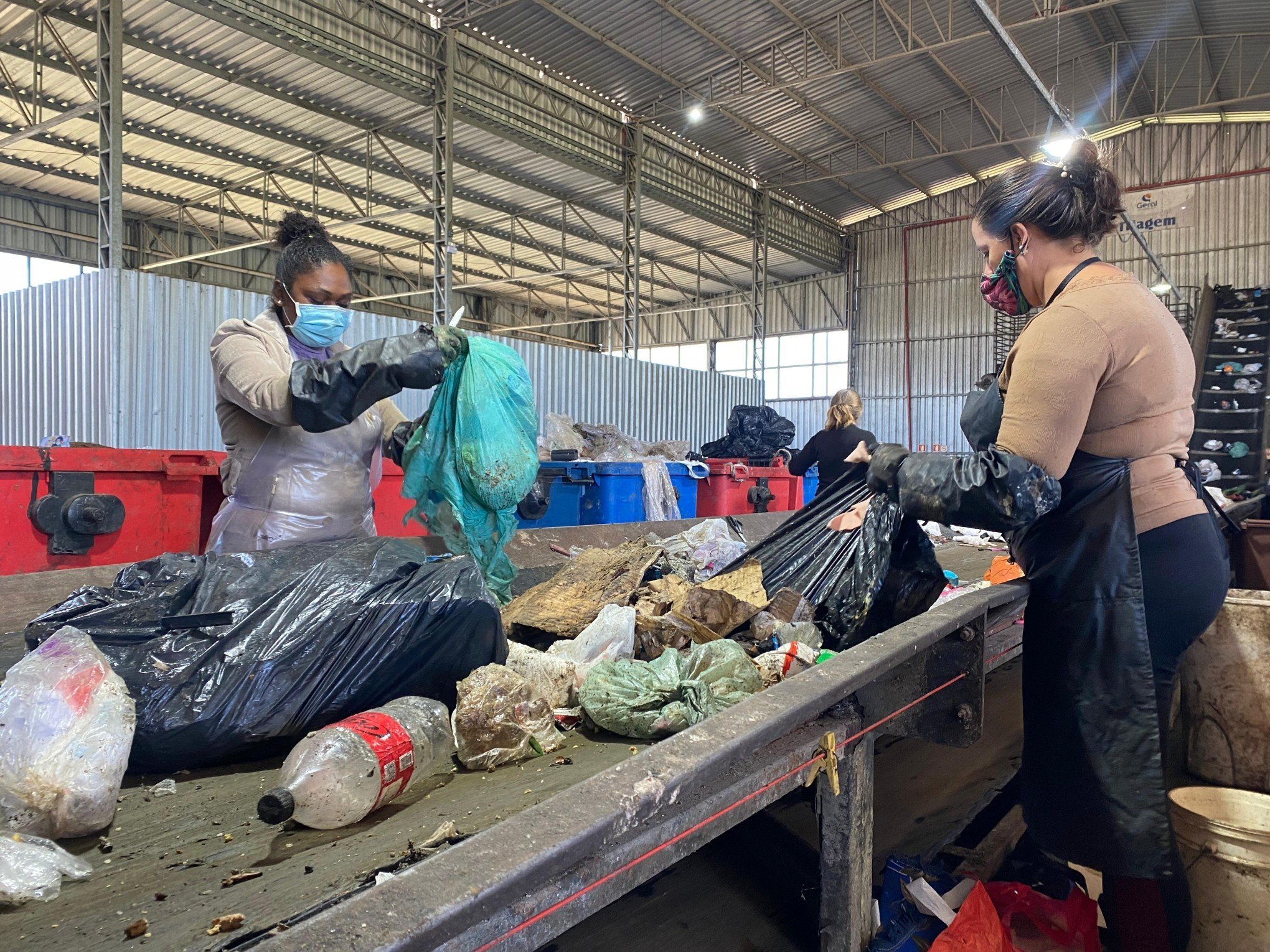 Conheça a história de uma cooperativa em Canela que deseja transformar o lixo em qualidade de vida