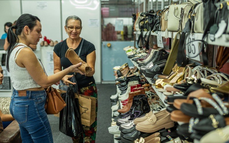 Tendências são apresentadas com promoções na Loucura por Sapatos | abc+