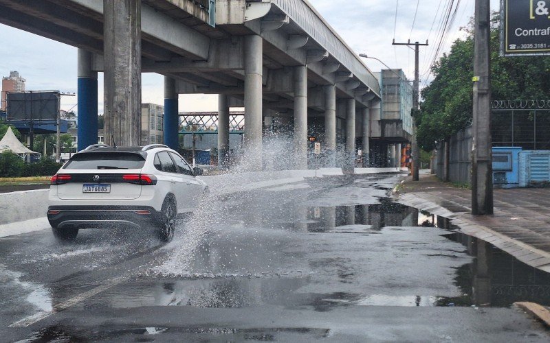 Chuva em Novo Hamburgo acumula pontos com água nas ruas na manhã deste domingo | abc+