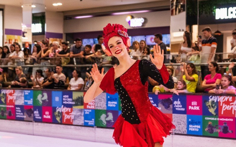 Show de patinação no gelo lotou ParkShopping Canoas