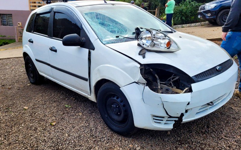 Carro que atropelou e matou um homem na BR-116, em Novo Hamburgo, na madrugada de 18 de março | abc+