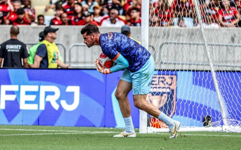 Goleiro Fabrício tem 38 anos e chega para compor o elenco colorado | abc+