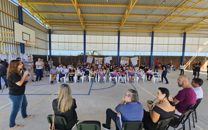 A partir de agora, todas as escolas de ensino fundamental do município possuem quadra poliesportiva