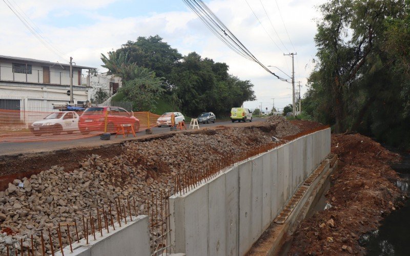 Muro de contenção tem 23 metros de comprimento | abc+