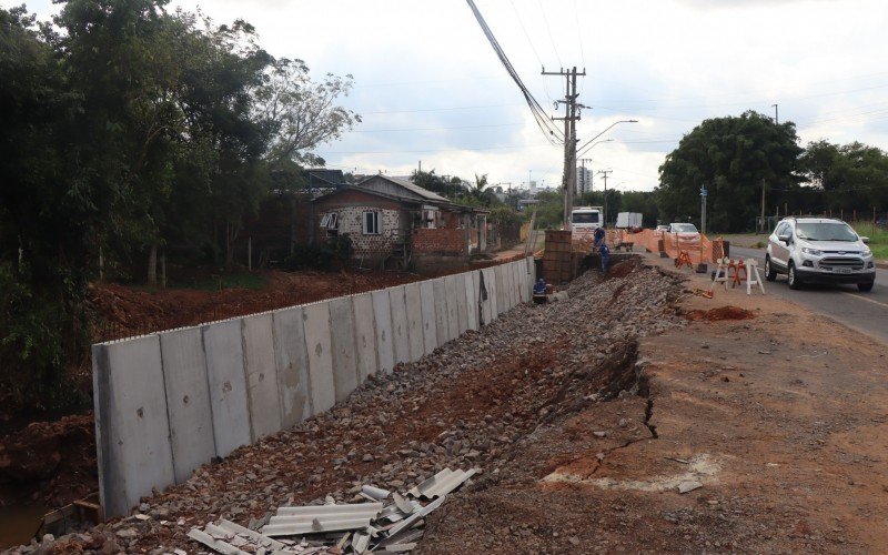 Cada peÃ§a de concreto pesa cerca de seis toneladas