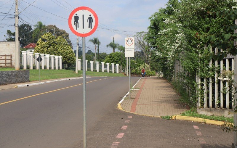 Ciclofaixa para pedestres e ciclistas em Lomba Grande