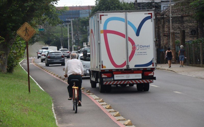 Trecho da ciclovia na Avenida Vitor Hugo Kunz