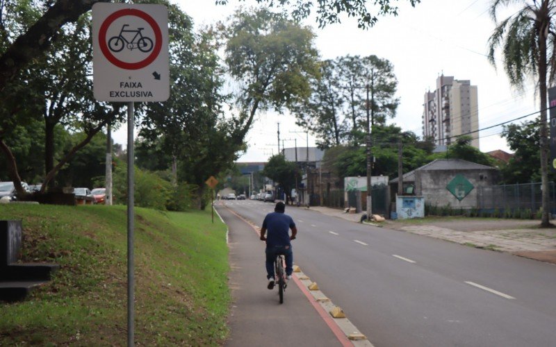 Trecho da ciclovia na Avenida Vitor Hugo Kunz