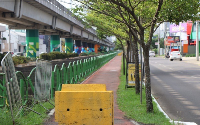 Ciclovia da Avenida NaÃ§Ãµes Unidas estÃ¡ interditada devido Ã s mÃ¡s condiÃ§Ãµes