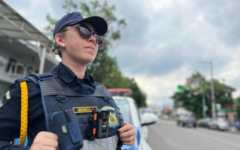 Agentes da Guarda de TrÃ¢nsito de Sapiranga trabalham desde marÃ§o com cÃ¢meras acopladas ao corpo