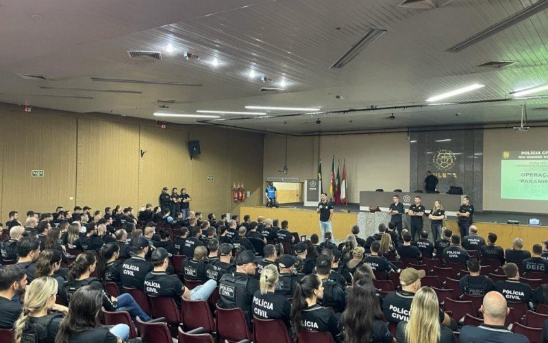 Foram centenas de policiais reunidos no auditório da Ulbra desde as primeiras horas