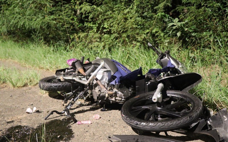 Casal que estava na motocicleta foi levado para o Hospital Municipal 