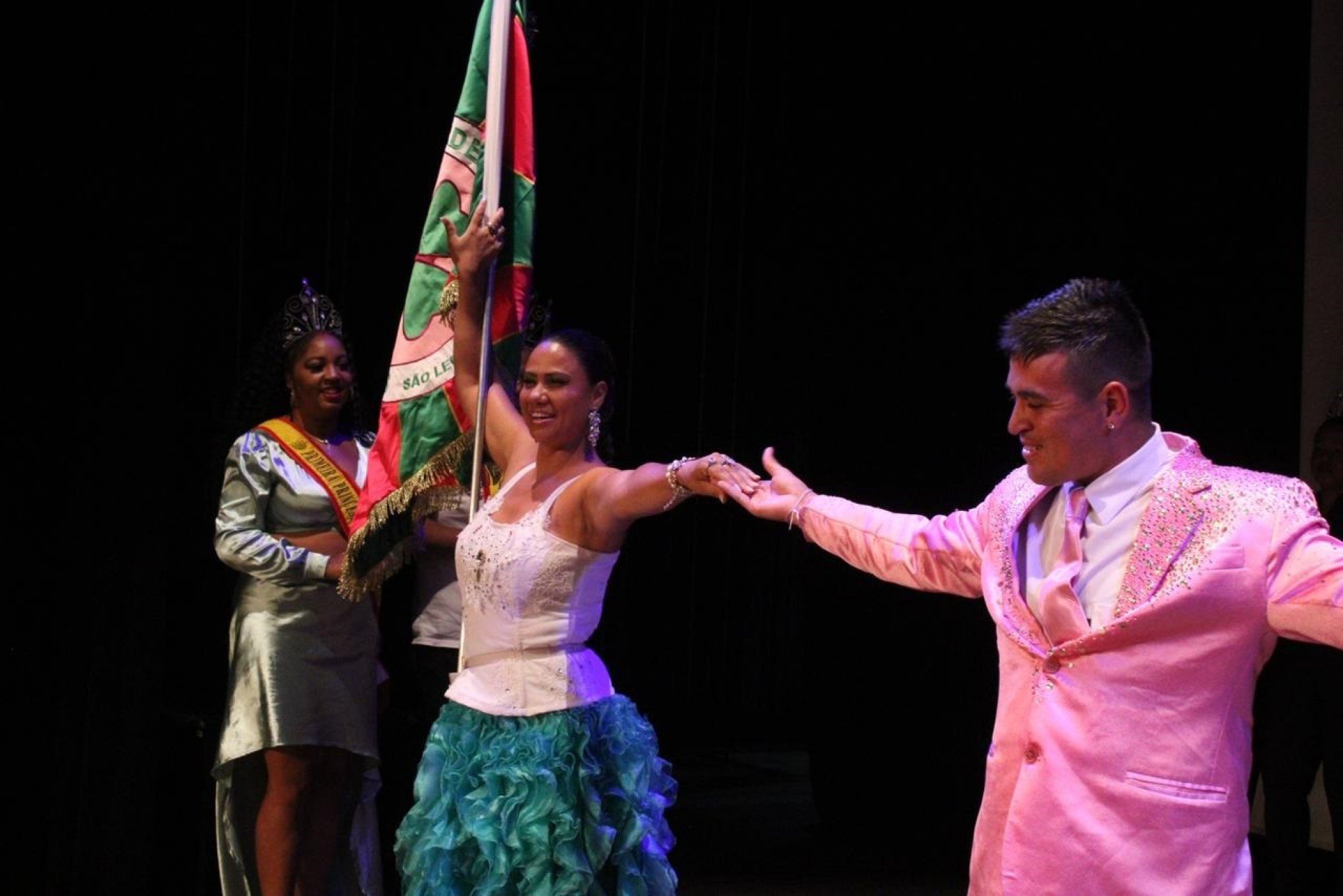Destaques da AcadÃªmicos Verde e Rosa, campeÃ£ do carnaval de SÃ£o Leopoldo, se apresentaram no evento 