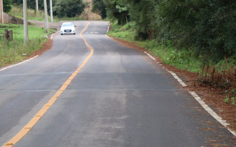 Asfalto da Estrada Edgar Willy Woff, na Serra Grande, em Igrejinha