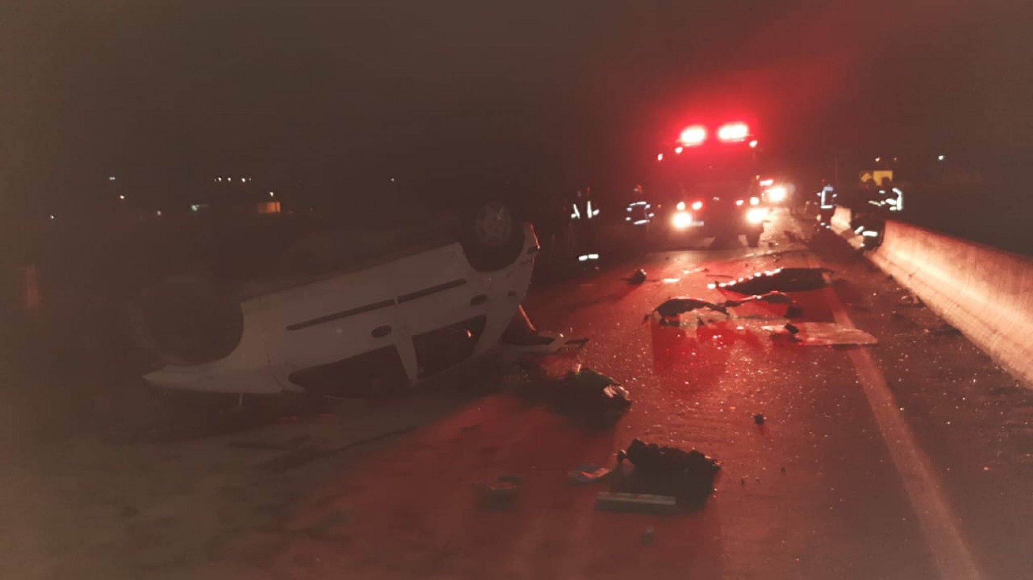 MORTE NO TRÂNSITO: Carro capota, pega fogo e motorista morre ao bater em mureta na RS-239