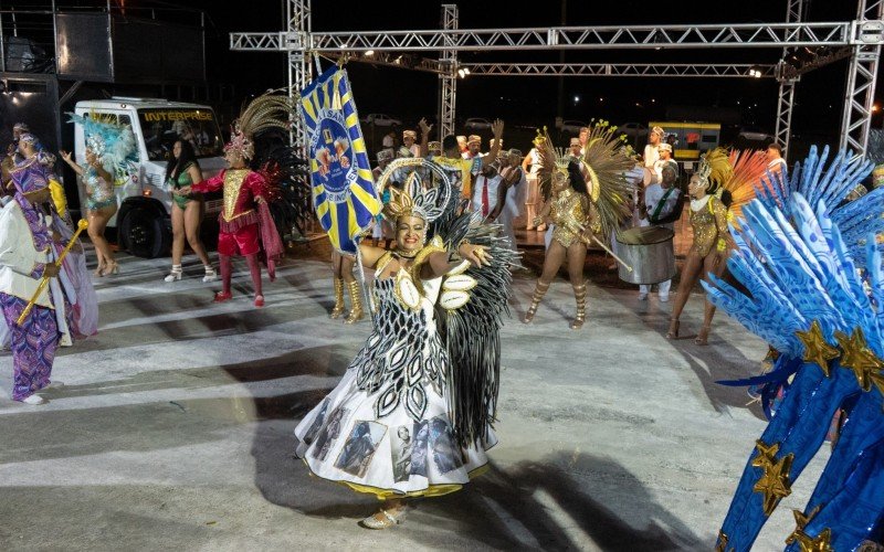 Desfile de Carnaval agita o Parque Assis Brasil em Esteio
