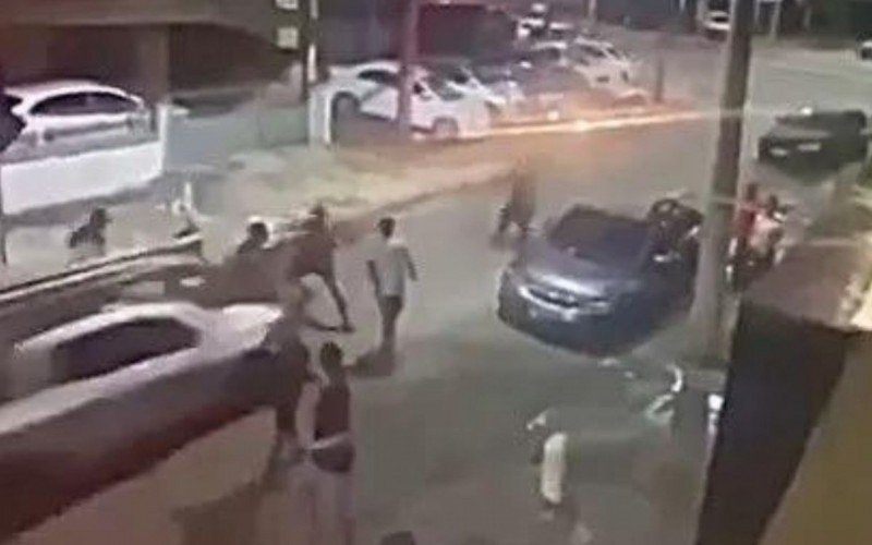 Adolescente atropela e fere grupo após briga no RJ | abc+
