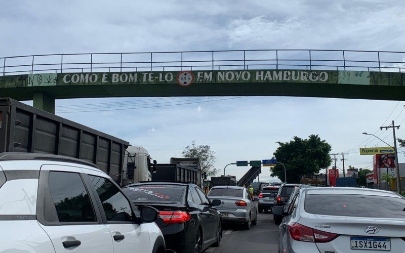 Interrupção na BR-116 causa congestionamento em Novo Hamburgo  | abc+