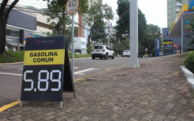 Litro da gasolina sendo vendido a R$ 5,89 | abc+