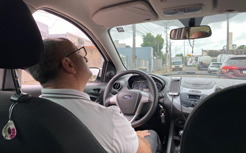 Pesquisa do Instituto de Pesquisa Econômica Aplicada (Ipea) compara os ganhos dos motorista de aplicativo e entregadores, antes e depois, e mostra se ainda vale a pena prestar esse tipo de serviço | abc+