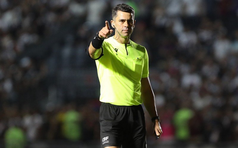 Árbitro Flavio Rodrigues comandou o duelo entre Vasco e Grêmio | abc+