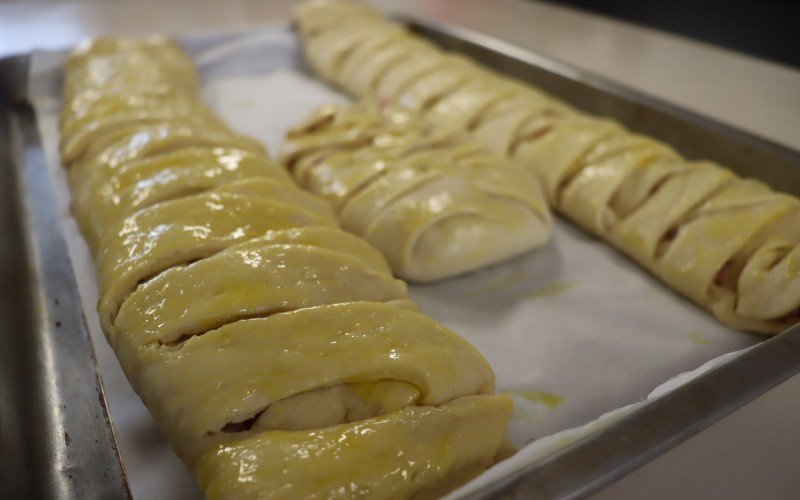 A receita desta terça (16) foi o pão trançado, um sucesso entre as alunas