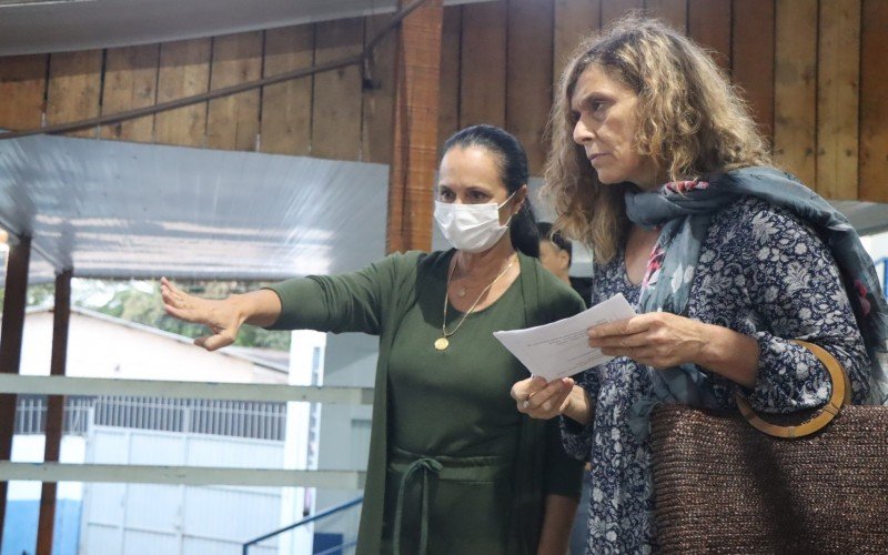 Visita da deputada Sofia Cavedon no Instituto Estadual Madre BenÃ­cia