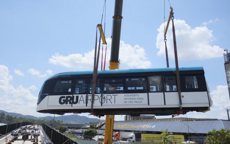 Primeiro carro foi instalado recentemente sobre os trilhos da linha AeroGRU, em São Paulo, e está em fase de testes | abc+