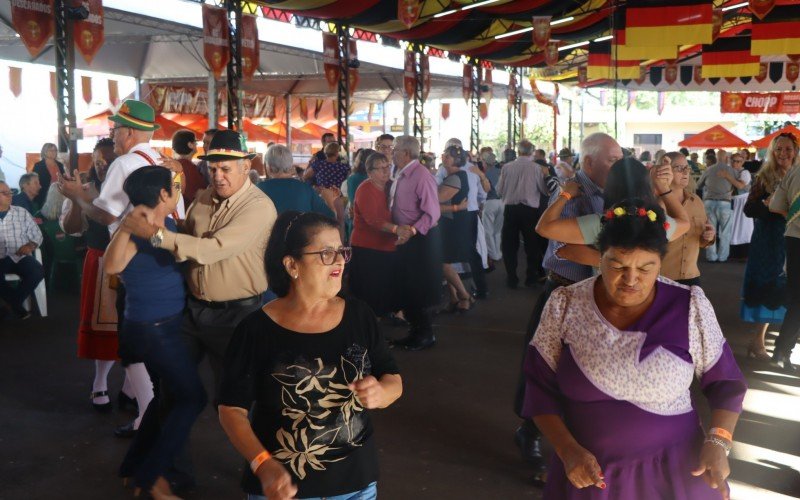 Baile da Terceira Idade do Kerb de EstÃ¢ncia Velha