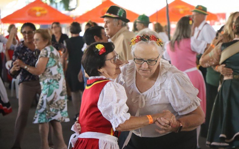 Baile da Terceira Idade do Kerb de EstÃ¢ncia Velha