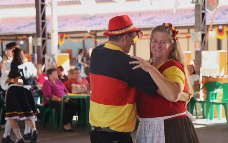 Baile da Terceira Idade do Kerb de EstÃ¢ncia Velha