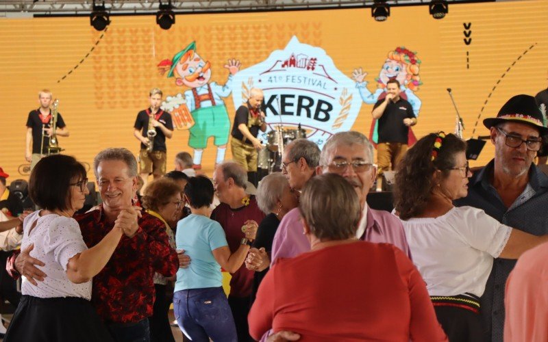 Baile da Terceira Idade do Kerb de EstÃ¢ncia Velha