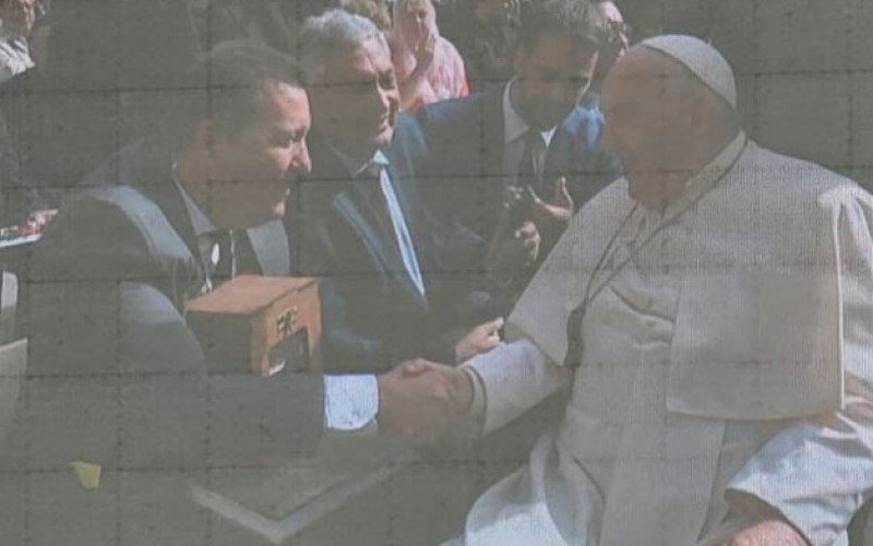 Luciano Orsi em encontro com o Papa Francisco no Vaticano  | abc+