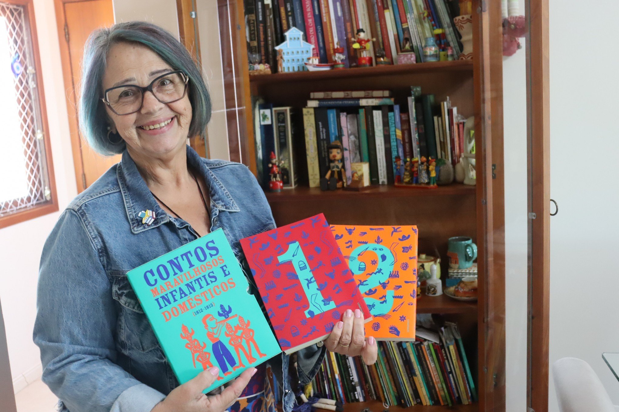 Vera Hoffmann mostra sua paixÃ£o pela literatura para crianÃ§as no Dia do Livro Infantil 