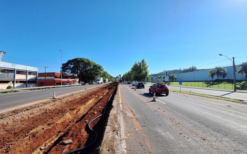 Terraplanagem e instalaÃ§Ã£o de drenagem chegou aos Ãºltimos metros da obra de construÃ§Ã£o da terceira faixa