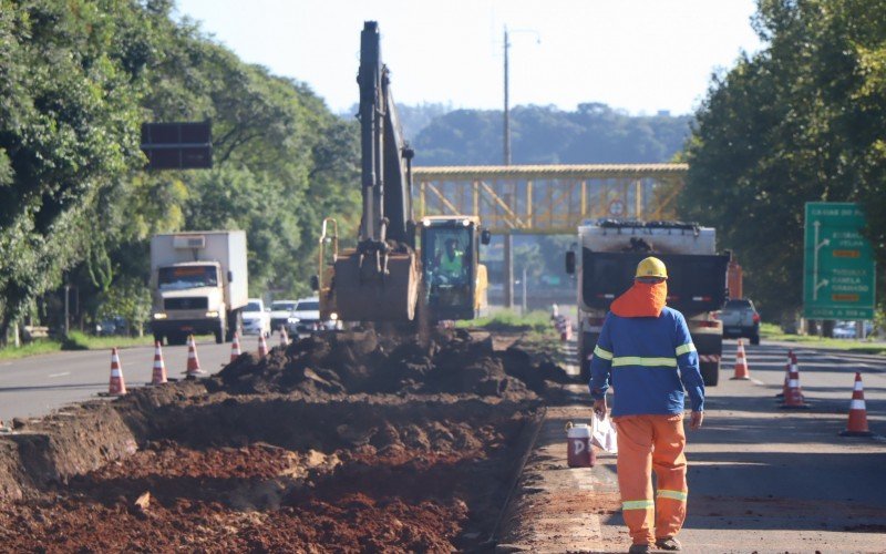 Terraplanagem e instalaÃ§Ã£o de drenagem chegou aos Ãºltimos metros da obra de construÃ§Ã£o da terceira faixa