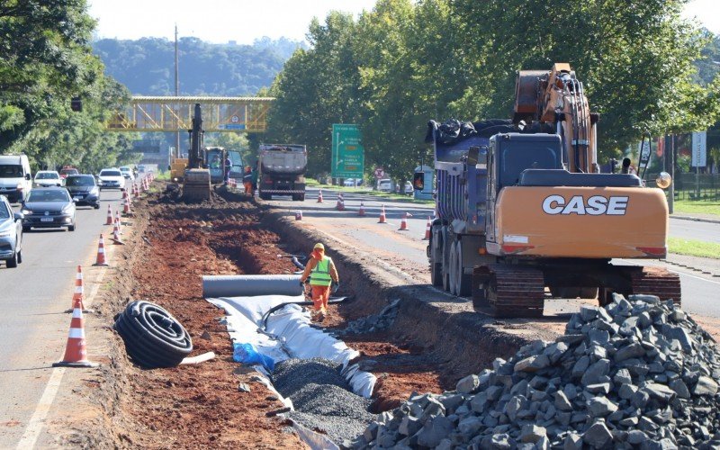 Terraplanagem e instalação de drenagem chegou aos últimos metros da obra de construção da terceira faixa | abc+