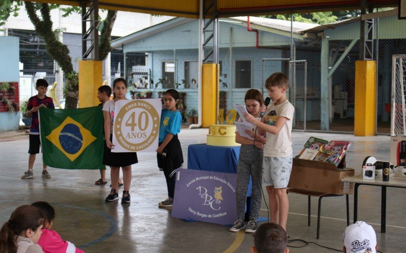 Alunos leram poemas em homenagem à escola | abc+