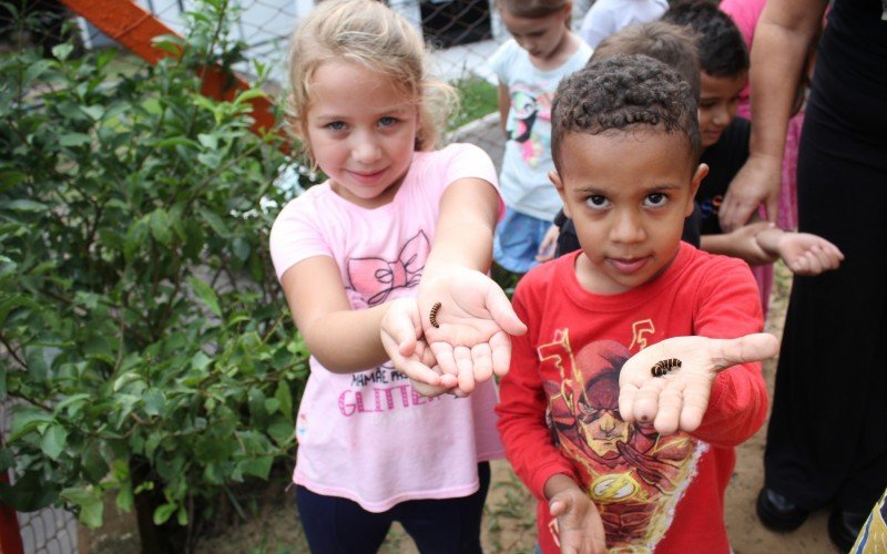 Giovanna Rafaela Nunes de Oliveira, 5, e Arthur Marques Siqueira, 4, estão entusiasmados com o projeto | abc+