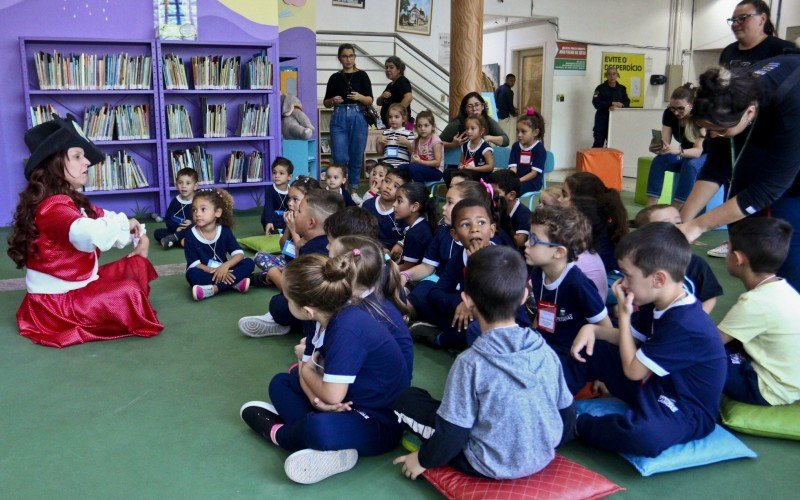 Professora Maluquinha é conhecida pela sua contação de histórias