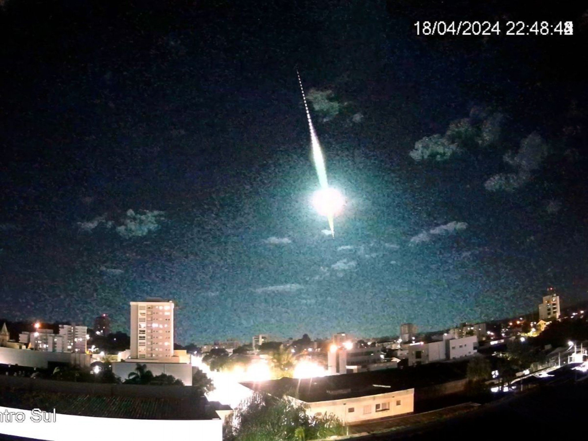 VÍDEO: Explosão de meteoro com brilho maior que o da Lua é registrado no céu do RS
